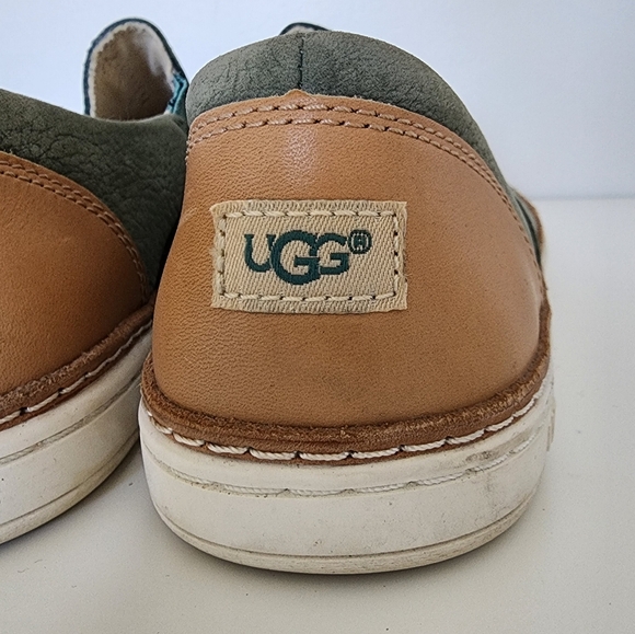 UGG - Picture 4 of 7